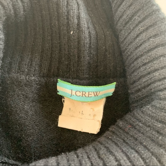 J-Crew Turtleneck sweater in soft yarn. Black. L - Picture 4 of 6